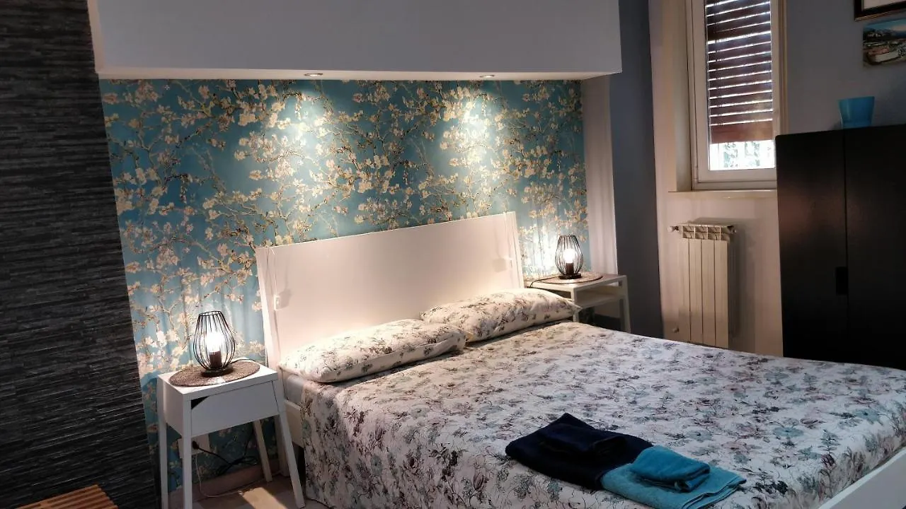 Suite Time Van Gogh CTA Apartment