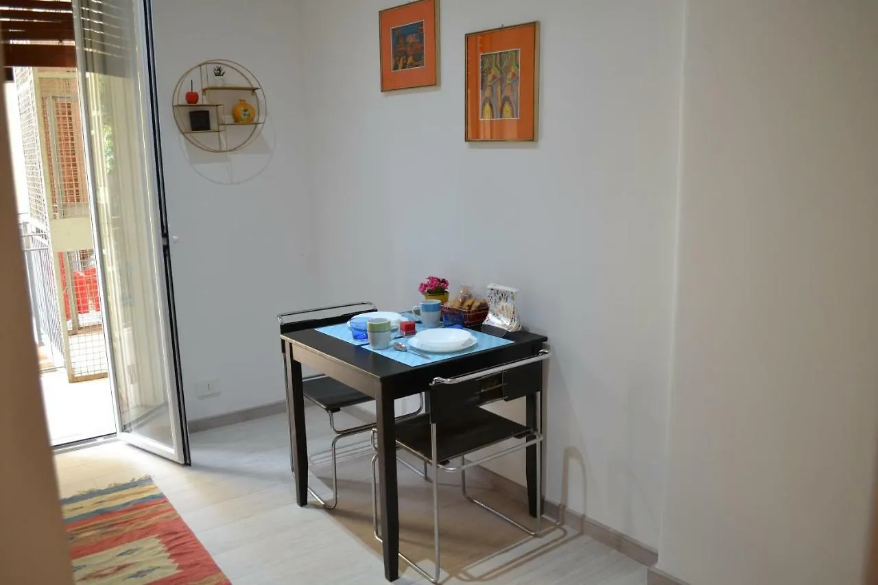 Suite Time Van Gogh CTA Apartment
