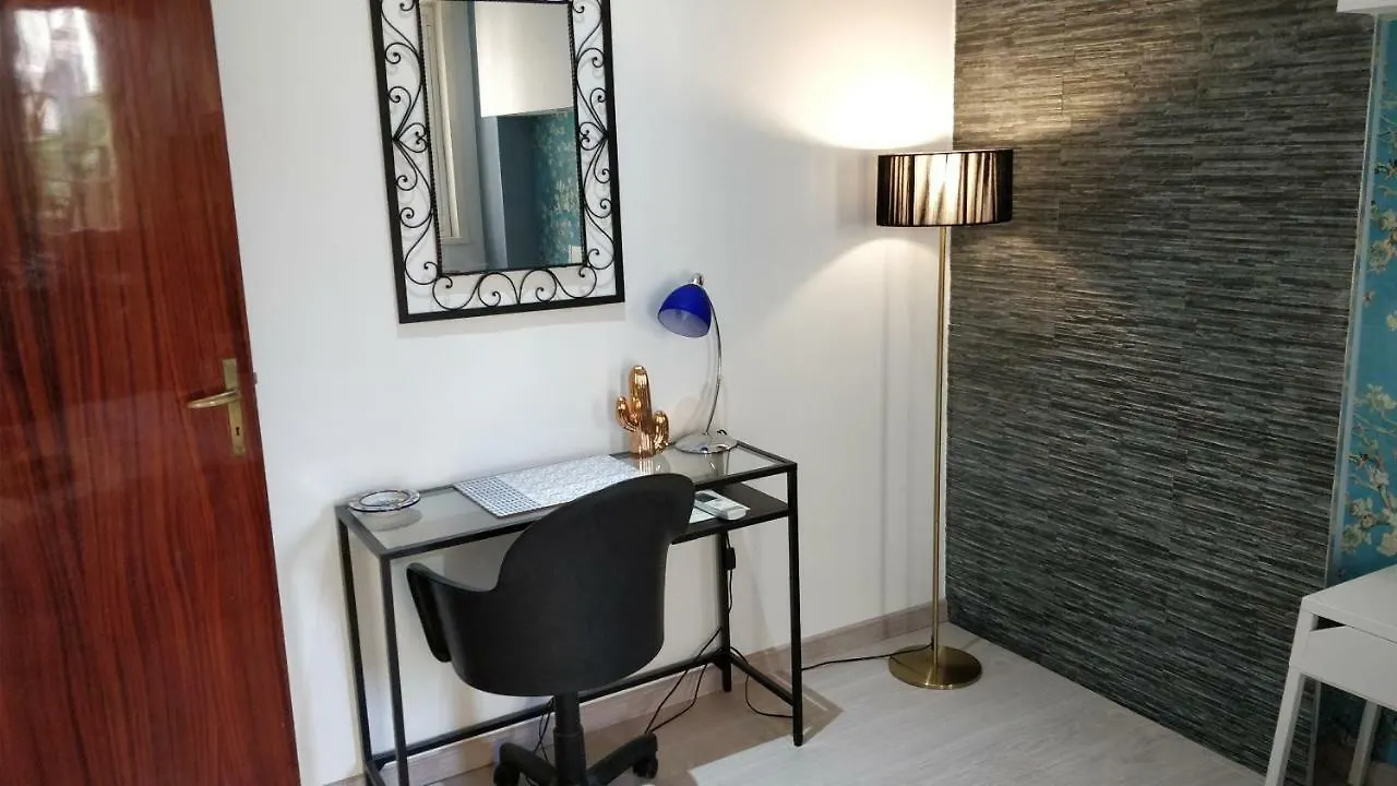 Apartment Suite Time Van Gogh CTA