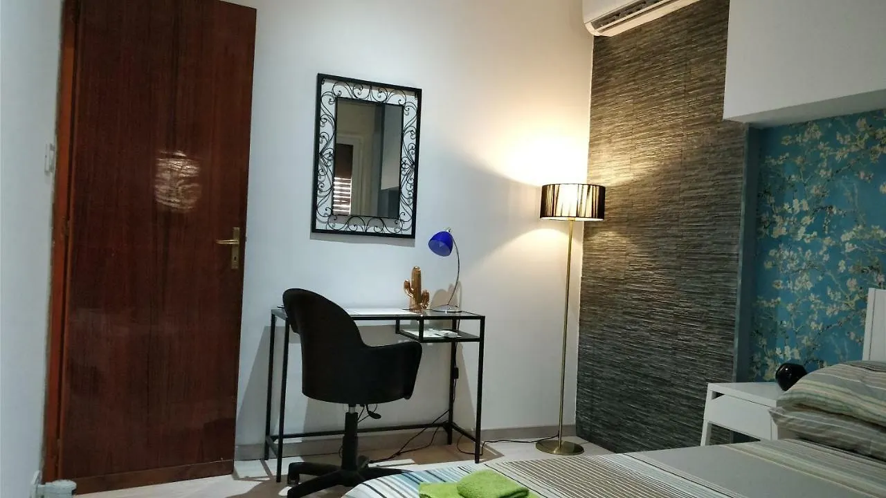 Suite Time Van Gogh CTA Apartment