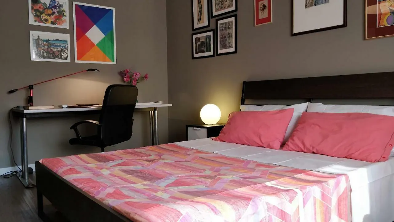 Suite Time Van Gogh CTA Apartment