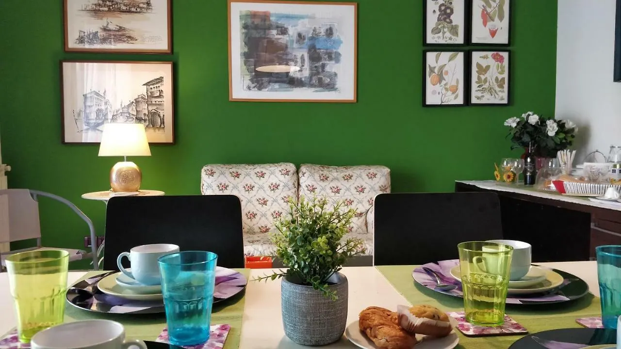 Suite Time Van Gogh CTA Apartment